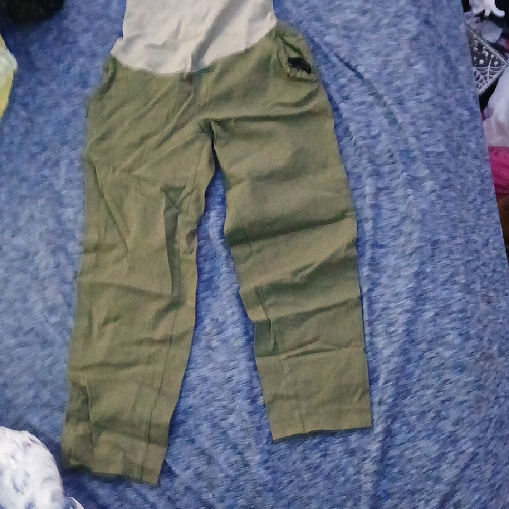 Motherhood Green Casual Cargo Pants